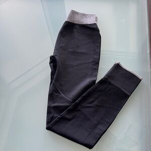 Woman’s move legging, black, gray size XS-S excellent condition